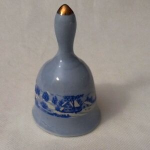 Currier & Ives 1976 Decorative Blue and White Ceramic Dinner Bell